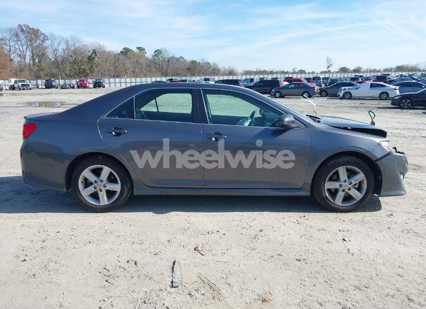 Photo 13 of 2014 Toyota Camry SE (VIN 4T1BF1FK7EU364045)