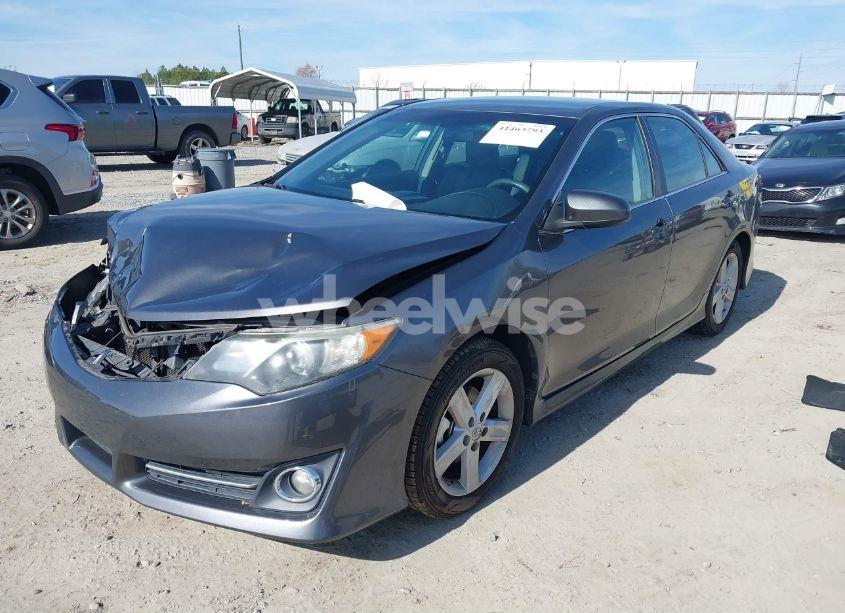 Photo 2 of 2014 Toyota Camry SE (VIN 4T1BF1FK7EU364045)