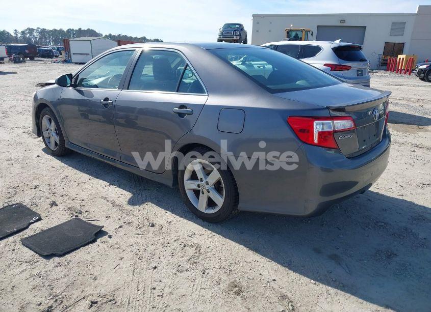 Photo 3 of 2014 Toyota Camry SE (VIN 4T1BF1FK7EU364045)