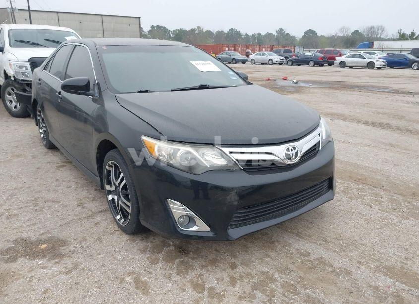 2014 Toyota Camry SE (VIN 4T1BF1FK7EU380195) main photo