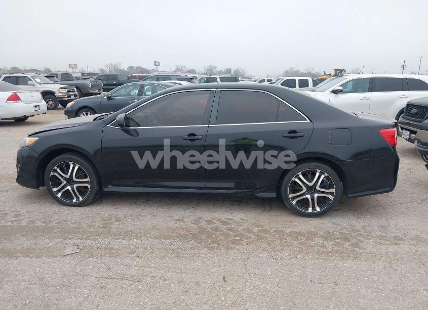 Photo 14 of 2014 Toyota Camry SE (VIN 4T1BF1FK7EU380195)