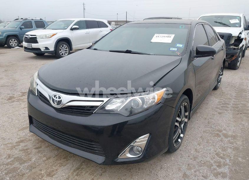 Photo 2 of 2014 Toyota Camry SE (VIN 4T1BF1FK7EU380195)