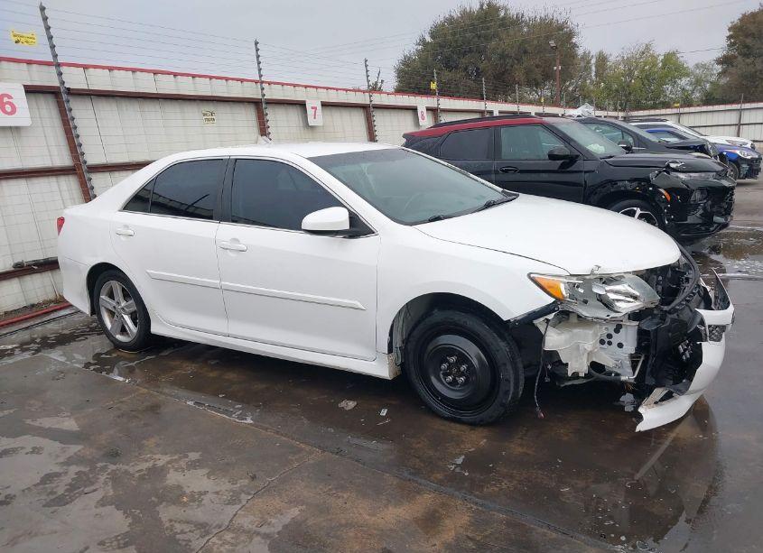 Photo 14 of 2014 Toyota Camry SE (VIN 4T1BF1FK7EU389723)