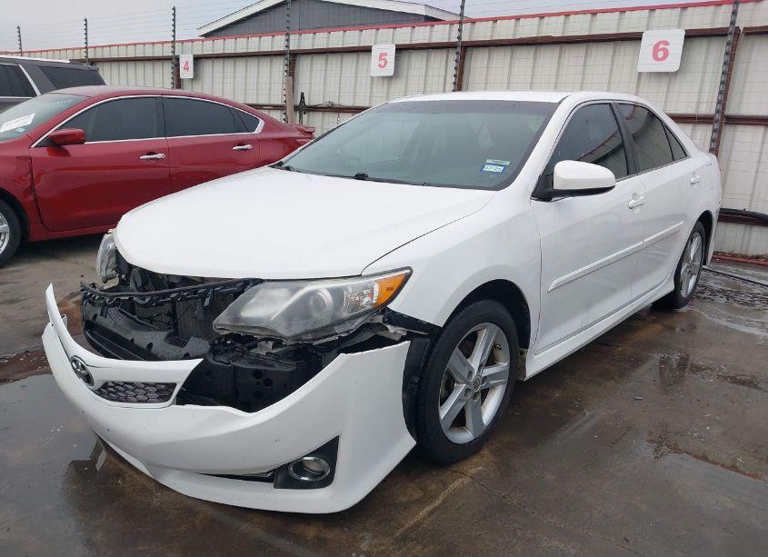 Photo 2 of 2014 Toyota Camry SE (VIN 4T1BF1FK7EU389723)