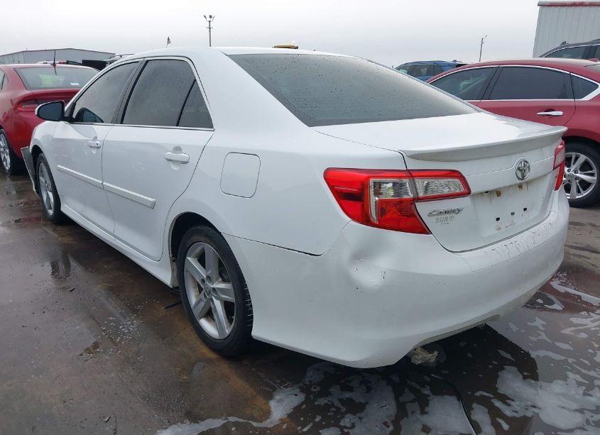 Photo 3 of 2014 Toyota Camry SE (VIN 4T1BF1FK7EU389723)