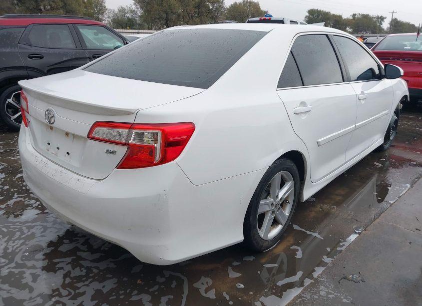 Photo 4 of 2014 Toyota Camry SE (VIN 4T1BF1FK7EU389723)