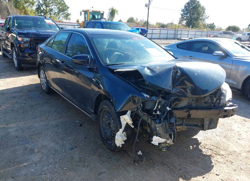 2014 Toyota Camry LE (VIN 4T1BF1FK7EU393593) main photo