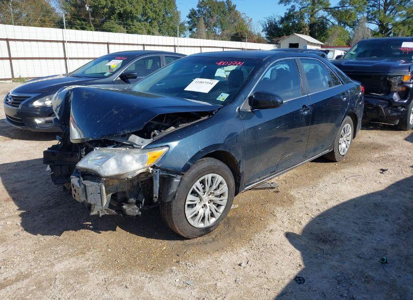 Photo 2 of 2014 Toyota Camry LE (VIN 4T1BF1FK7EU393593)