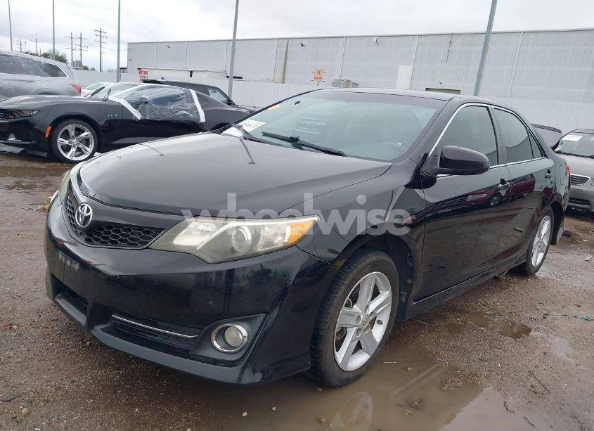 Photo 2 of 2014 Toyota Camry SE (VIN 4T1BF1FK7EU397854)