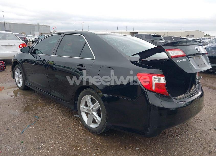 Photo 3 of 2014 Toyota Camry SE (VIN 4T1BF1FK7EU397854)