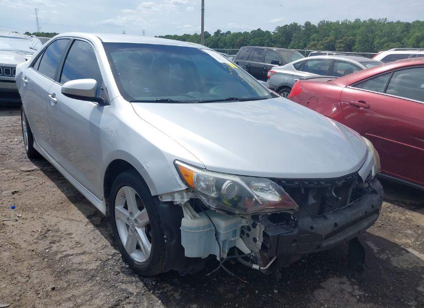 2014 Toyota Camry SE (VIN 4T1BF1FK7EU398129) main photo