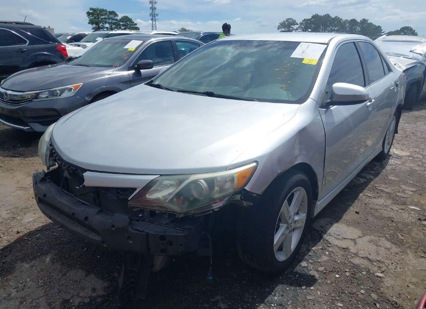 Photo 2 of 2014 Toyota Camry SE (VIN 4T1BF1FK7EU398129)