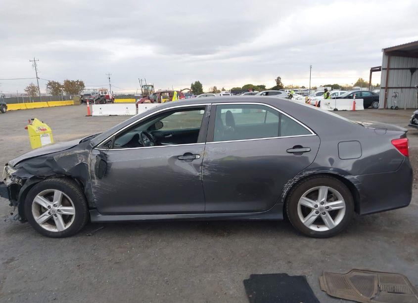Photo 15 of 2014 Toyota Camry SE (VIN 4T1BF1FK7EU413468)