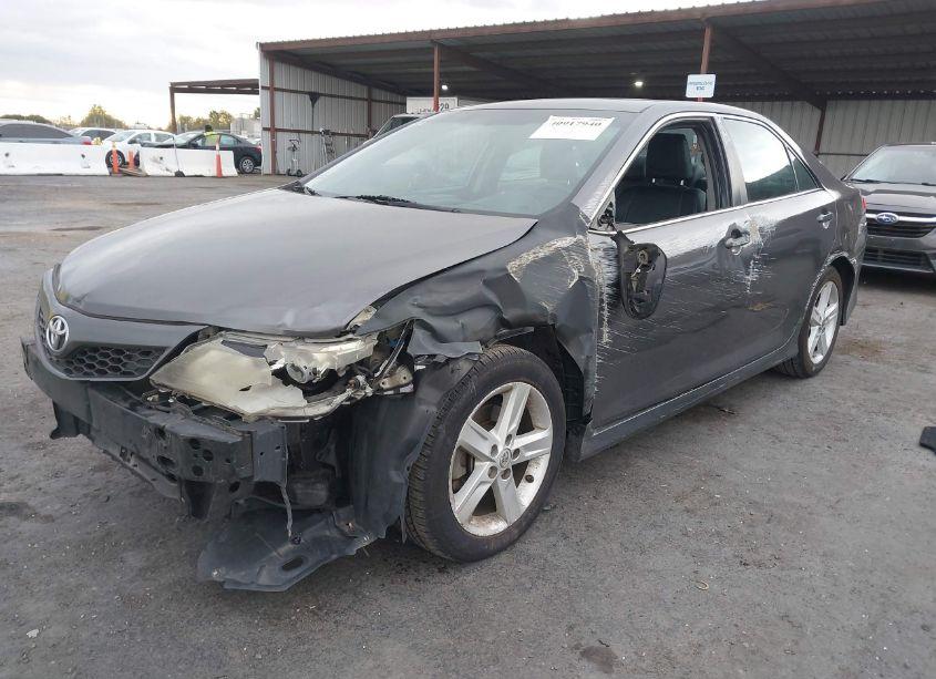 Photo 2 of 2014 Toyota Camry SE (VIN 4T1BF1FK7EU413468)