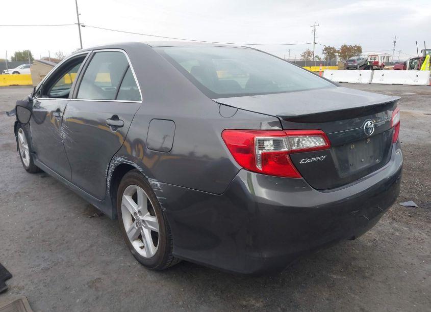 Photo 3 of 2014 Toyota Camry SE (VIN 4T1BF1FK7EU413468)