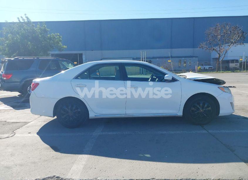 Photo 13 of 2014 Toyota Camry LE (VIN 4T1BF1FK7EU427435)