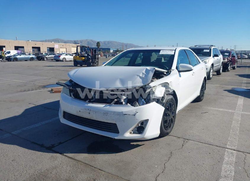Photo 2 of 2014 Toyota Camry LE (VIN 4T1BF1FK7EU427435)