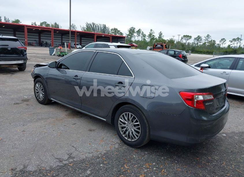 Photo 3 of 2014 Toyota Camry LE (VIN 4T1BF1FK7EU431467)