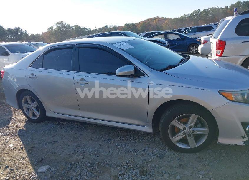 Photo 13 of 2014 Toyota Camry SE (VIN 4T1BF1FK7EU431565)