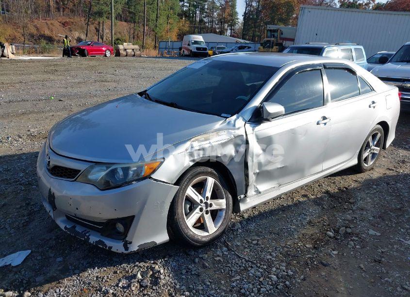 Photo 2 of 2014 Toyota Camry SE (VIN 4T1BF1FK7EU431565)
