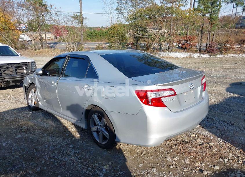 Photo 3 of 2014 Toyota Camry SE (VIN 4T1BF1FK7EU431565)