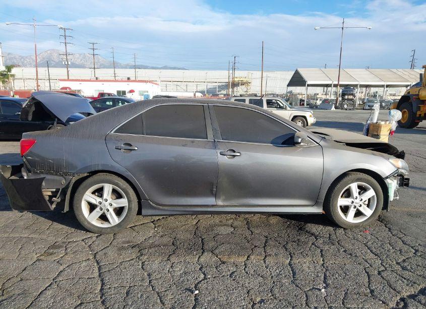 Photo 14 of 2014 Toyota Camry SE (VIN 4T1BF1FK7EU444834)