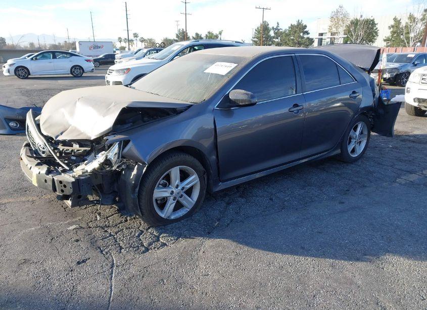 Photo 2 of 2014 Toyota Camry SE (VIN 4T1BF1FK7EU444834)