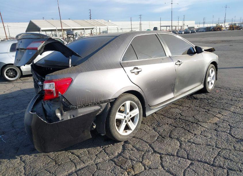 Photo 4 of 2014 Toyota Camry SE (VIN 4T1BF1FK7EU444834)
