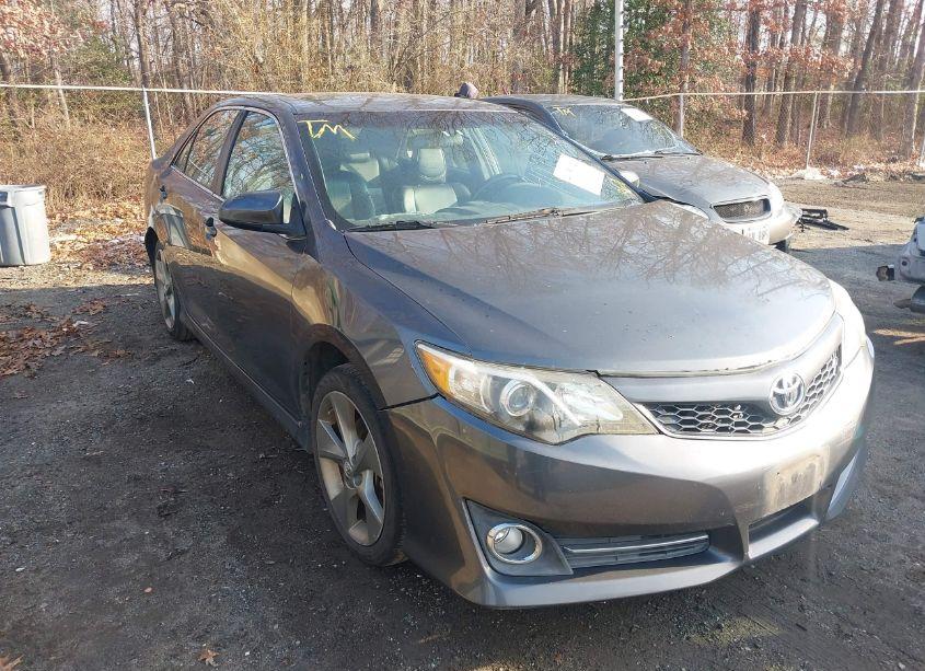 2014 Toyota Camry SE SPORT (VIN 4T1BF1FK7EU462332) main photo