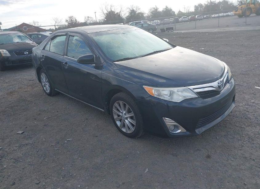 2014 Toyota Camry XLE (VIN 4T1BF1FK7EU470401) main photo