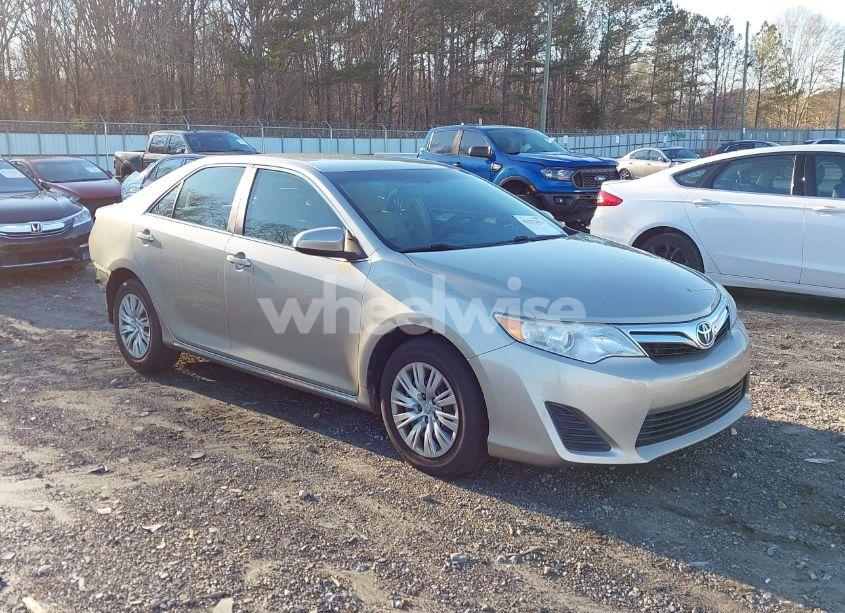 2014 Toyota Camry LE (VIN 4T1BF1FK7EU471242) main photo