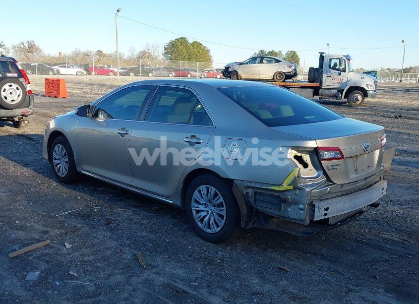 Photo 3 of 2014 Toyota Camry LE (VIN 4T1BF1FK7EU471242)