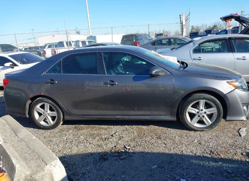 Photo 13 of 2014 Toyota Camry SE (VIN 4T1BF1FK7EU734409)