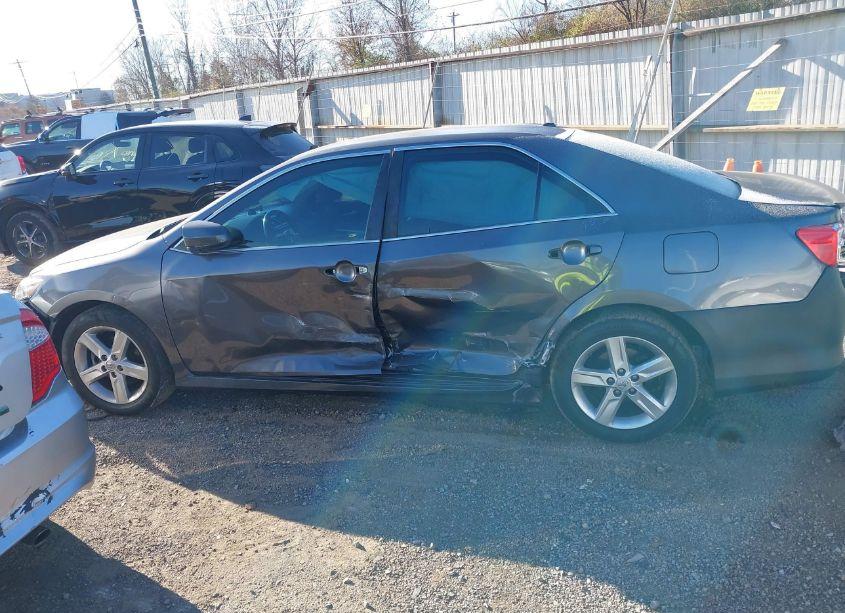 Photo 14 of 2014 Toyota Camry SE (VIN 4T1BF1FK7EU734409)