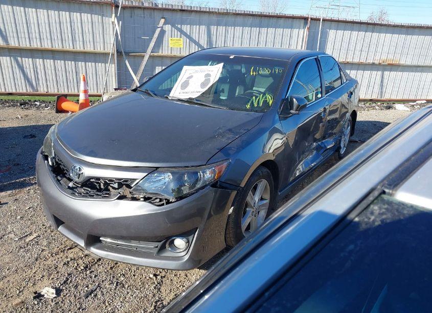 Photo 2 of 2014 Toyota Camry SE (VIN 4T1BF1FK7EU734409)