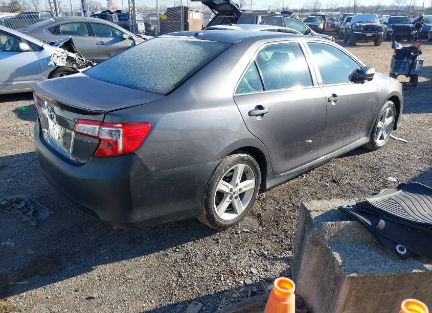 Photo 4 of 2014 Toyota Camry SE (VIN 4T1BF1FK7EU734409)