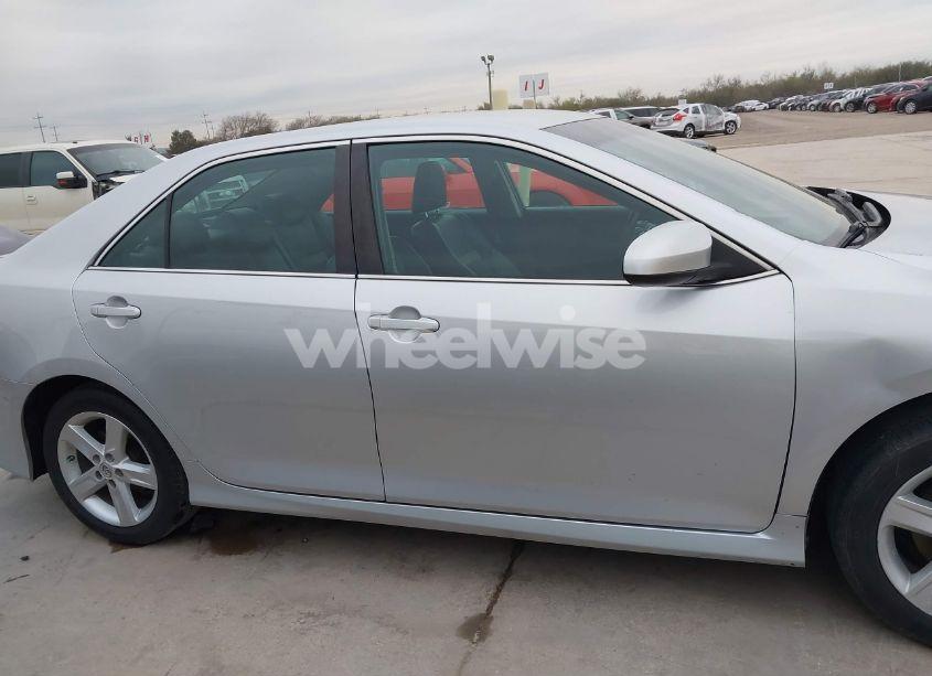 Photo 13 of 2014 Toyota Camry SE (VIN 4T1BF1FK7EU748472)