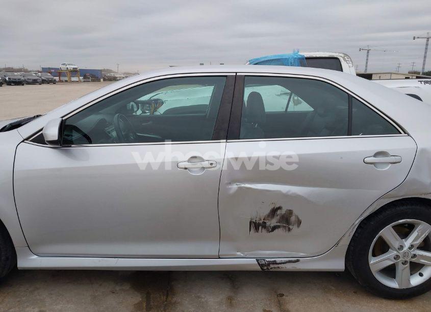 Photo 14 of 2014 Toyota Camry SE (VIN 4T1BF1FK7EU748472)