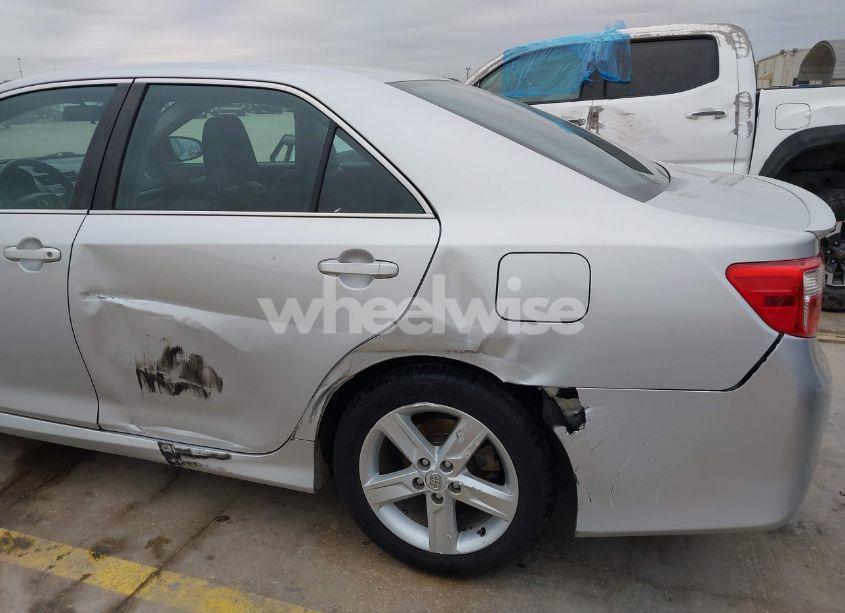 Photo 18 of 2014 Toyota Camry SE (VIN 4T1BF1FK7EU748472)