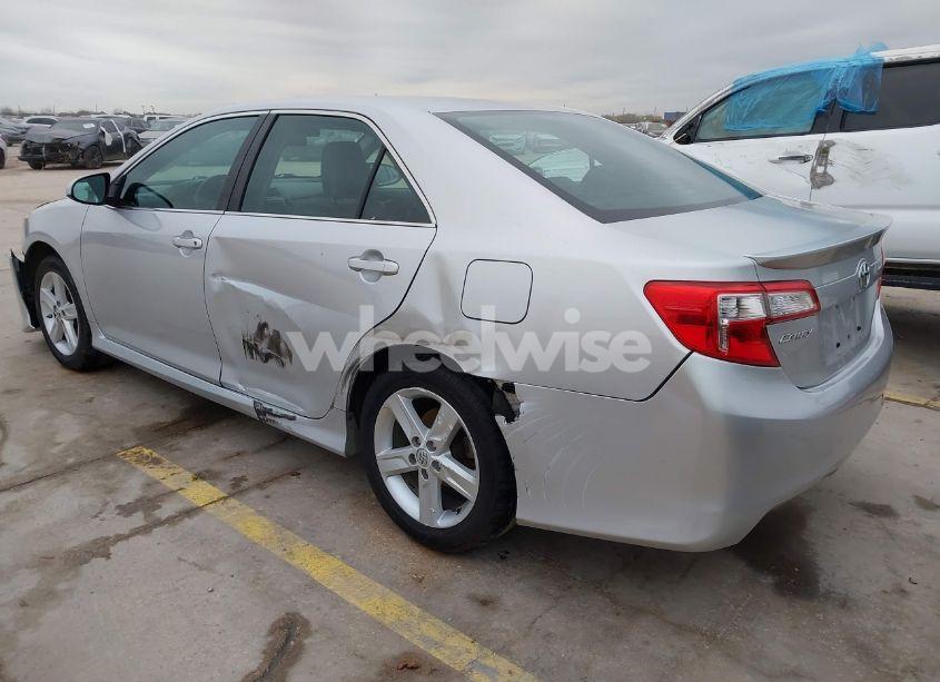 Photo 3 of 2014 Toyota Camry SE (VIN 4T1BF1FK7EU748472)