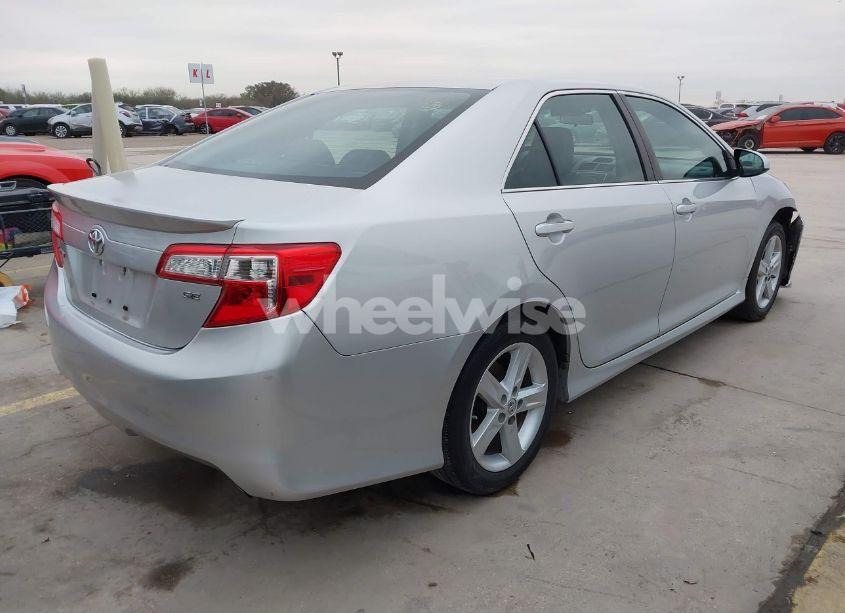 Photo 4 of 2014 Toyota Camry SE (VIN 4T1BF1FK7EU748472)