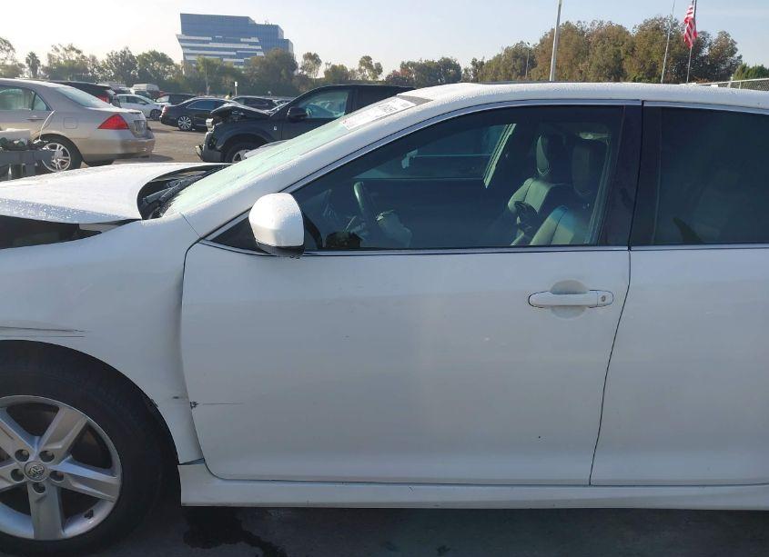 Photo 15 of 2014 Toyota Camry SE (VIN 4T1BF1FK7EU754451)