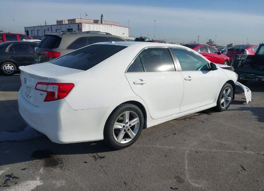 Photo 4 of 2014 Toyota Camry SE (VIN 4T1BF1FK7EU754451)