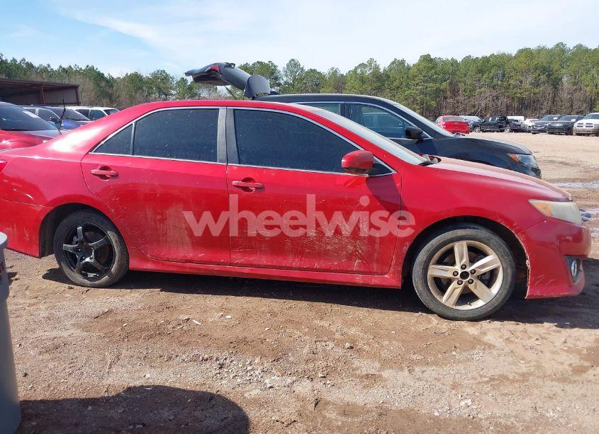 Photo 13 of 2014 Toyota Camry SE (VIN 4T1BF1FK7EU755406)