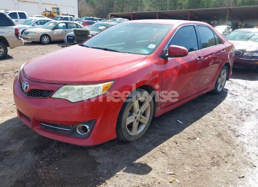 Photo 2 of 2014 Toyota Camry SE (VIN 4T1BF1FK7EU755406)