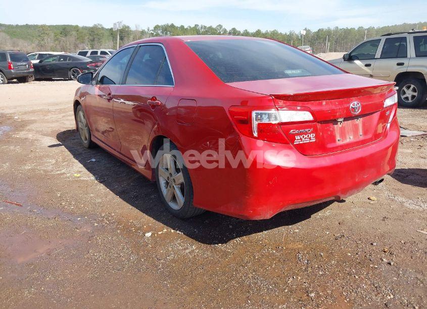 Photo 4 of 2014 Toyota Camry SE (VIN 4T1BF1FK7EU755406)