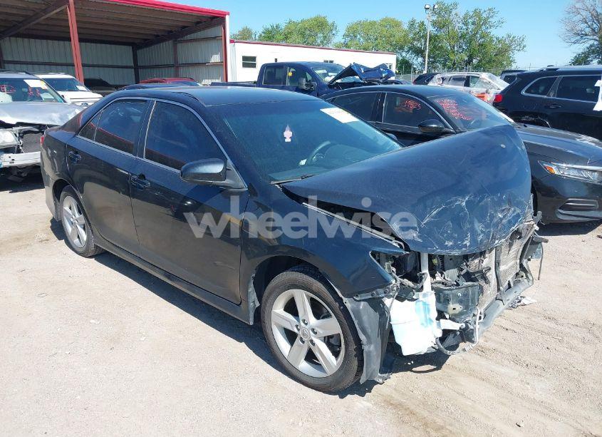 2014 Toyota Camry SE (VIN 4T1BF1FK7EU771332) main photo