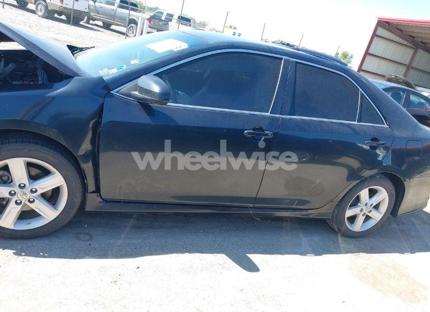 Photo 14 of 2014 Toyota Camry SE (VIN 4T1BF1FK7EU771332)