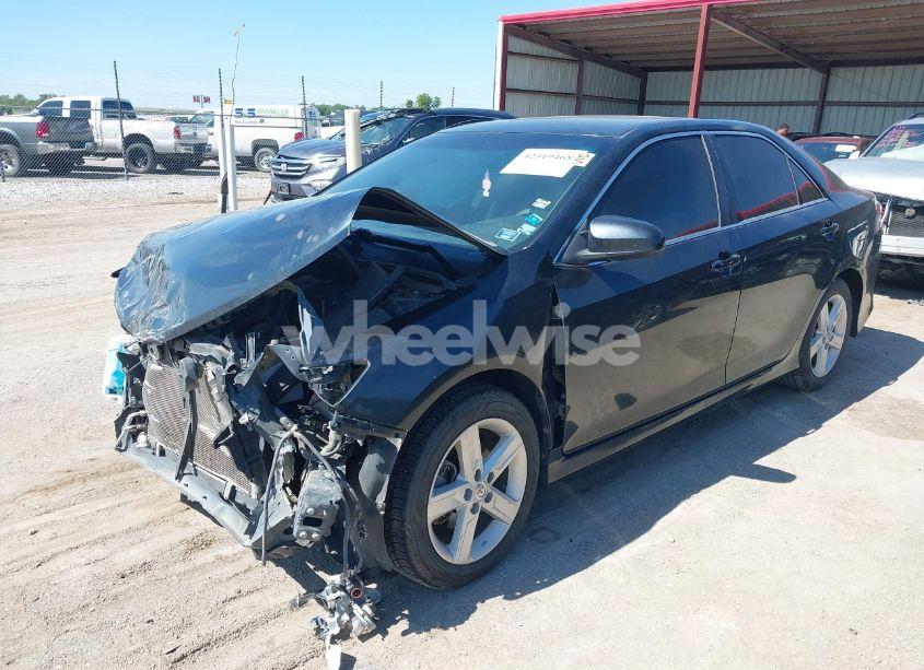 Photo 2 of 2014 Toyota Camry SE (VIN 4T1BF1FK7EU771332)