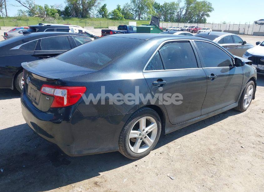 Photo 4 of 2014 Toyota Camry SE (VIN 4T1BF1FK7EU771332)